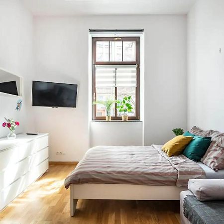 Discover Krakow Apartments - 5 Borowickiej St - Studio Next To Opera And Unity Centre Eksteriør billede